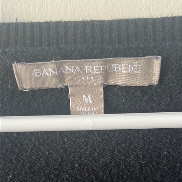 Banana Republic Black Cashmere V-Neck Sweater Classic Knit - Picture 2 of 4